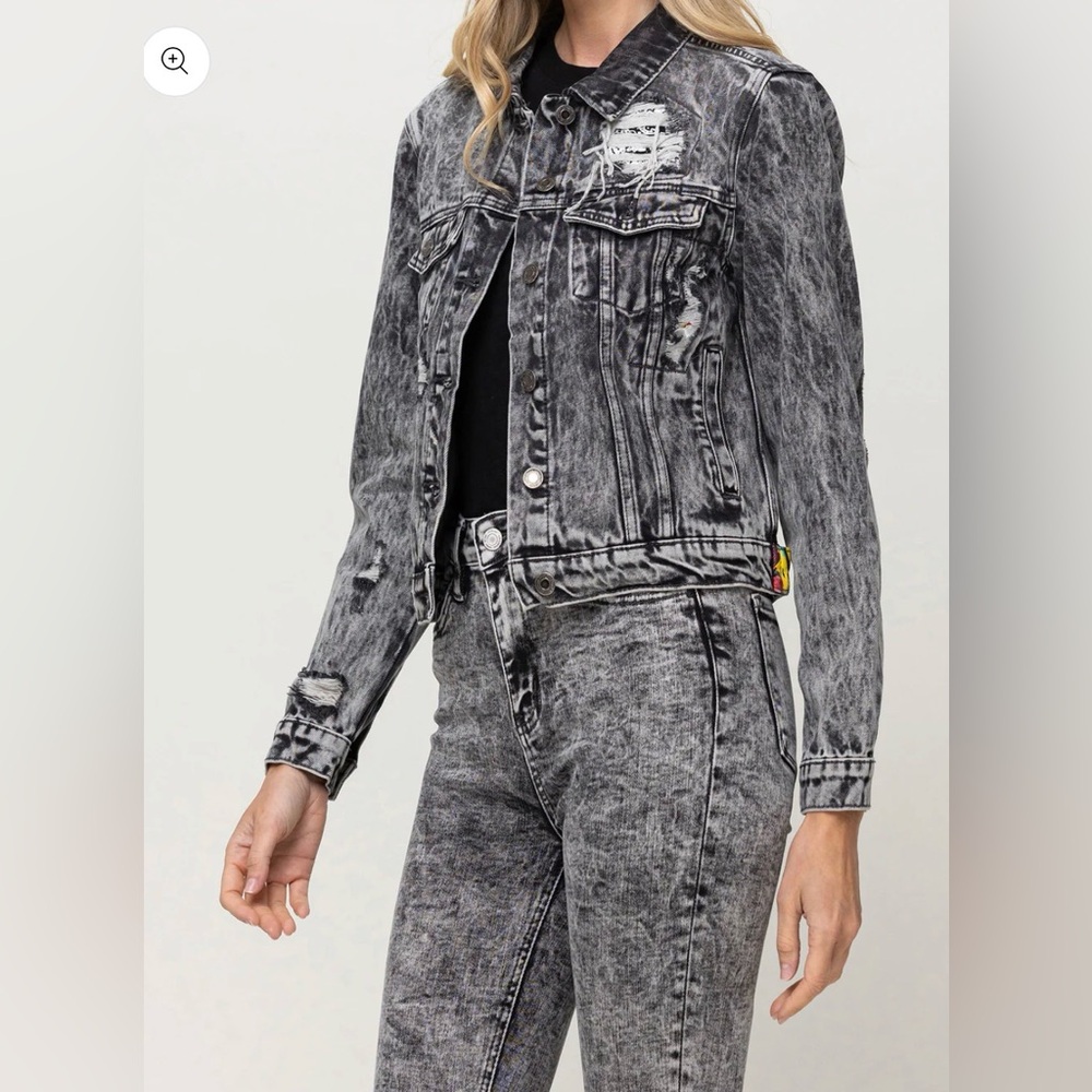 Vervet Denim Time Travel Distressed Classic Denim Jacket Acid Wash Medium
